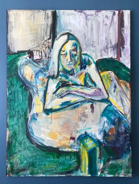 Abstract expressionist portrait of Cléa Hernández — seated figure in teal, yellow, and blue brushwork on a grey-blue ground